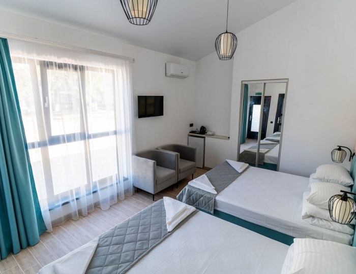 Делюкс в коттедже с верандой (макс. 4) - Курортный комплекс «Азовский» Песочное